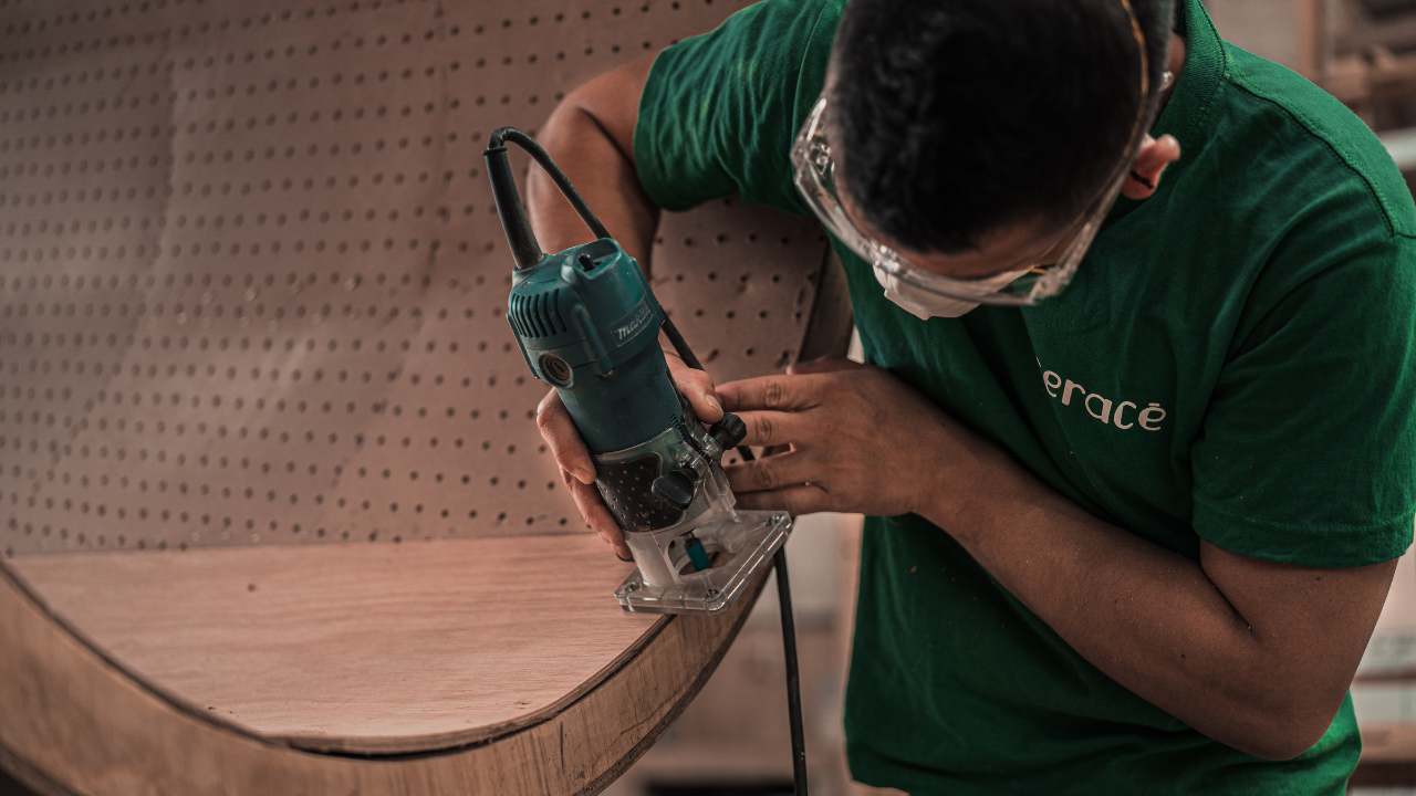 How to Use the BOSCH Router for Decorative Edges, Grooves, and Dados